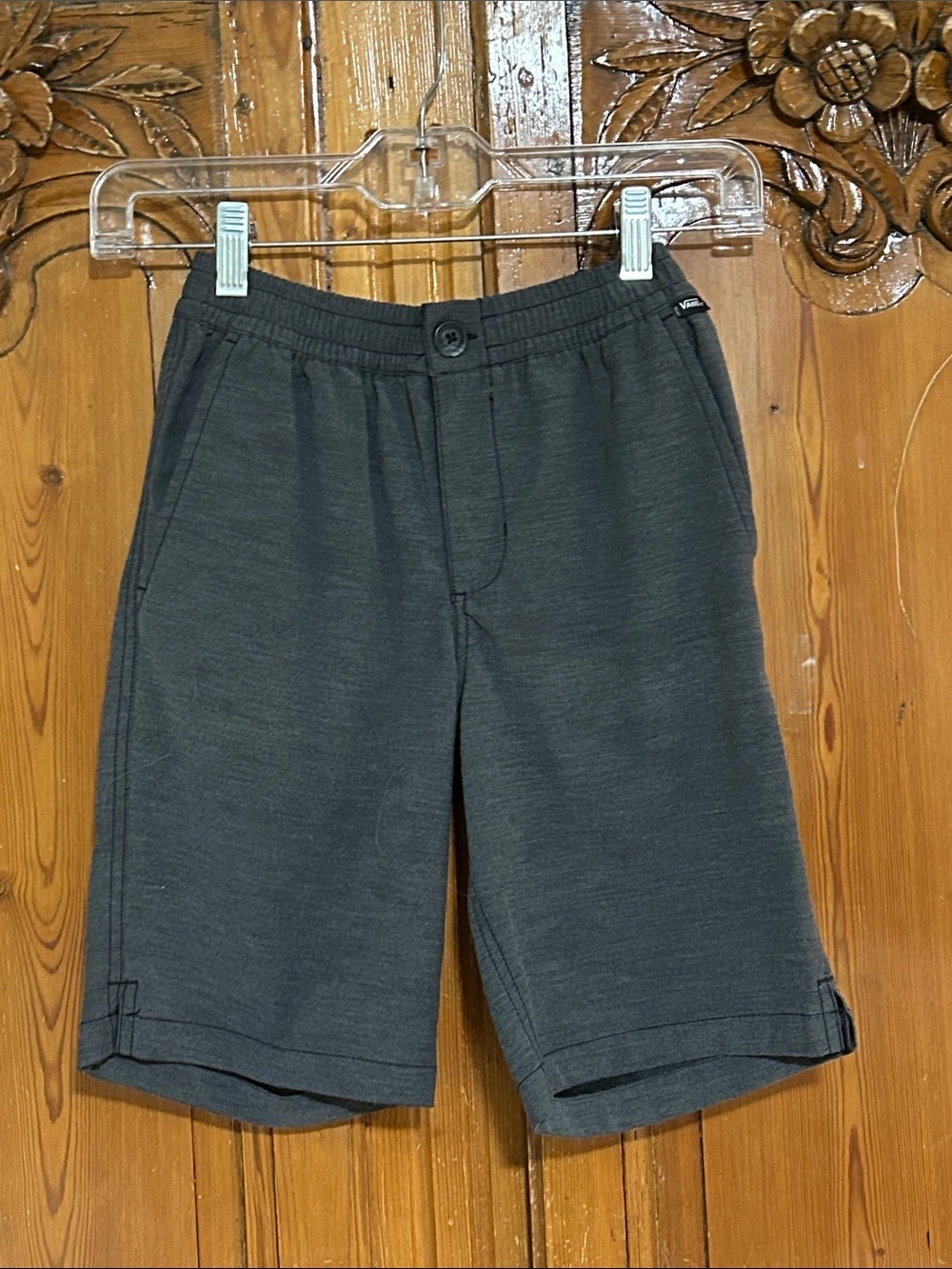 Van’s Yourh Like New Shorts
Size 10. Charcoal Gray